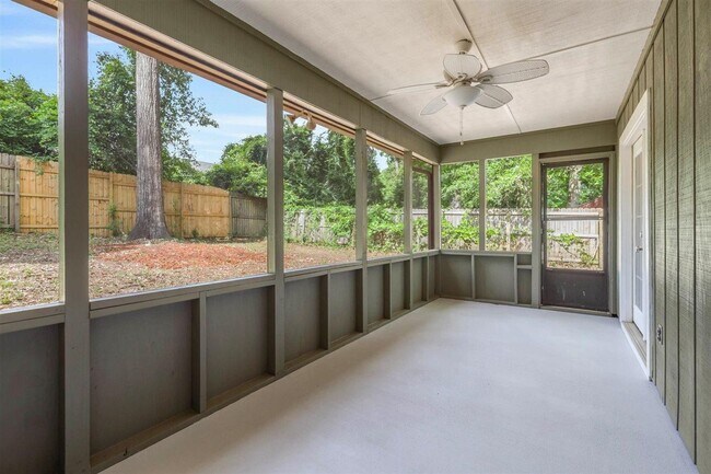 Building Photo - 2556 Panther Creek Rd