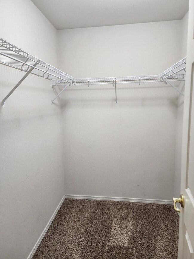 Building Photo - **$200 Move In Special**Beautiful 4 bed 2.5 Bath Home in South Hill Puyallup