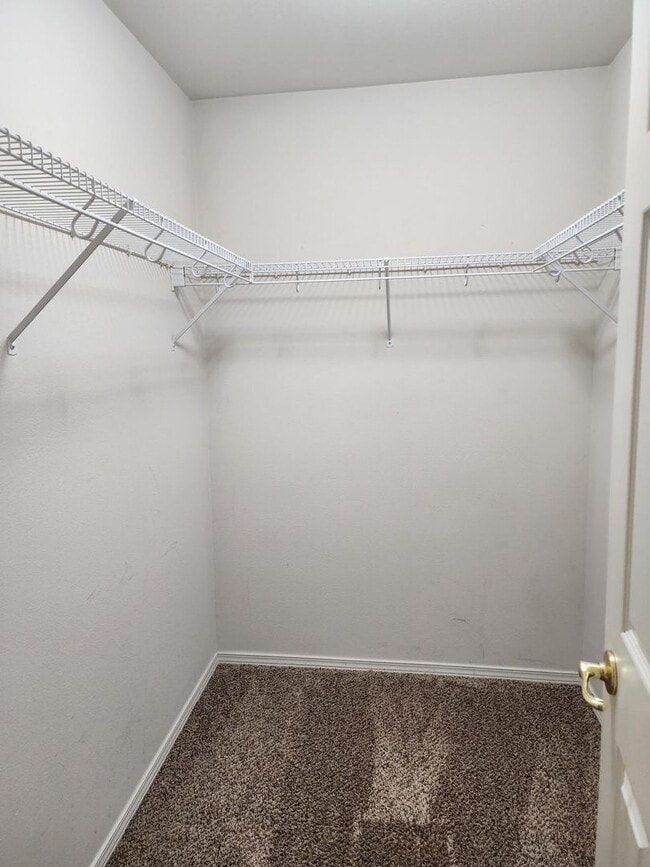 Building Photo - **PENDING APP**$200 Move In Special**Beautiful 4 bed 2.5 Bath Home in South Hill Puyallup