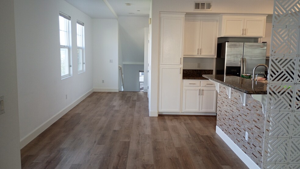 Dining area - 1722 Snell Pl