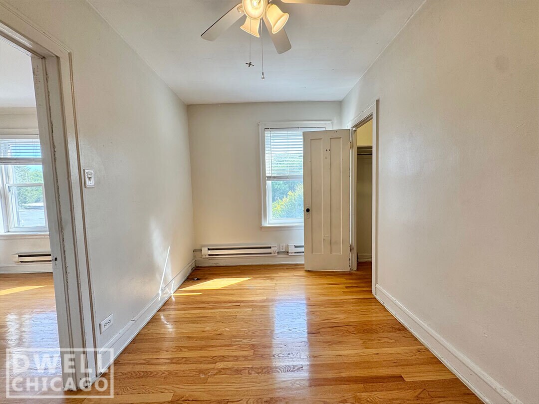 Building Photo - 4208 N Clark St