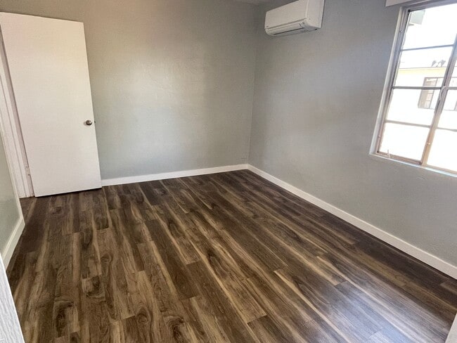 Building Photo - MOVE IN SPECIAL-500.00 OFF 1ST MONTHS RENT...