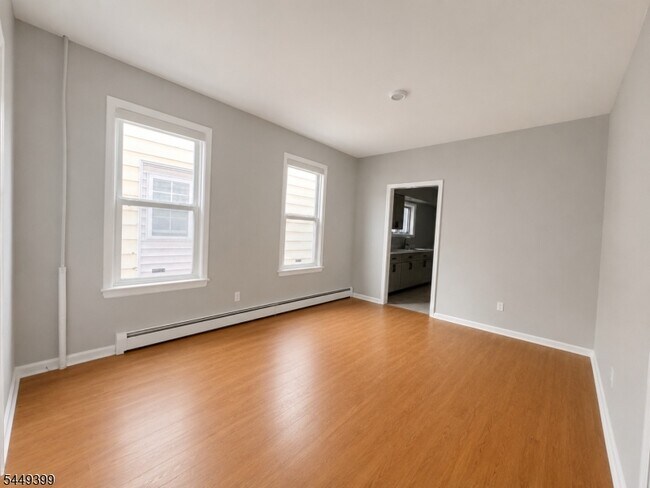 Building Photo - 1110 Hampton Pl