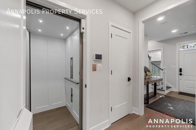 Building Photo - 285 West St