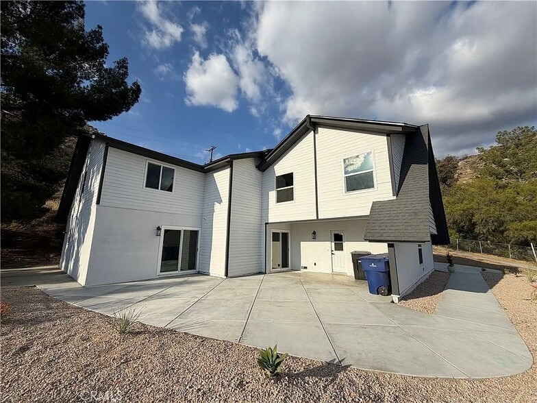 Building Photo - 755 Huston Dr