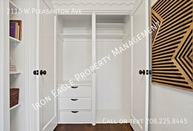 Building Photo - 2116 W Pleasanton Ave