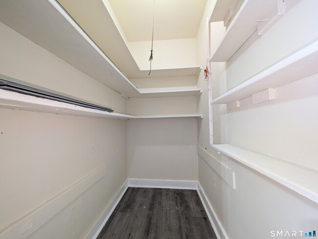 Building Photo - 107 Catherine St