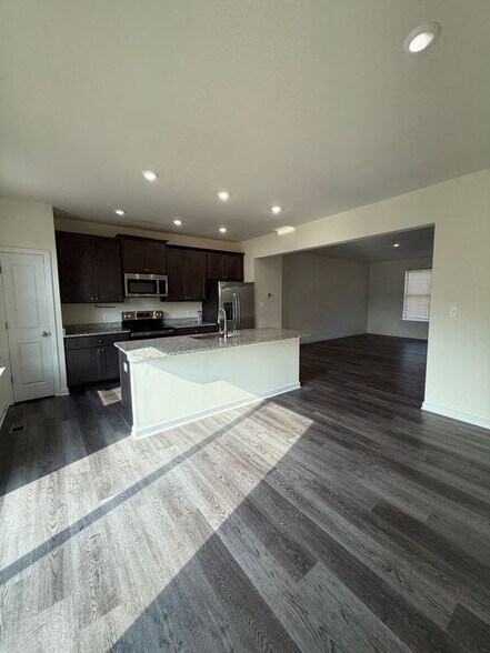 Building Photo - 28 Marineris Cir