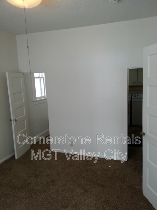 Building Photo - 309 College St SE