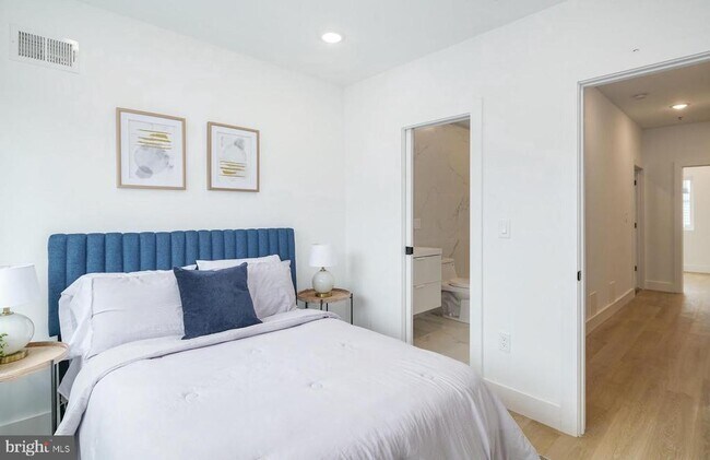 Building Photo - 3957 Wyalusing Ave