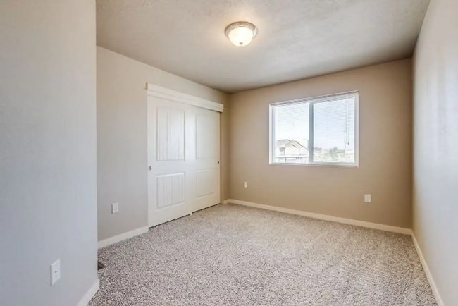 Building Photo - BW8930