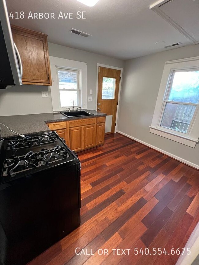 Building Photo - 418 Arbor Ave SE
