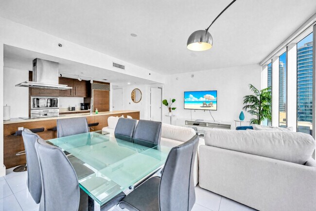 Building Photo - 485 Brickell Ave