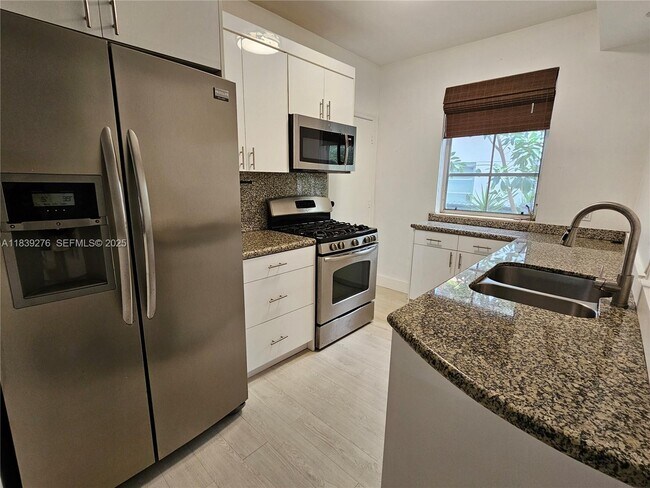 Building Photo - 728 Lenox Ave.