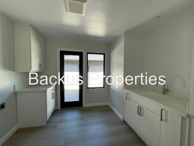 Building Photo - Wonderful three bedroom home with great views