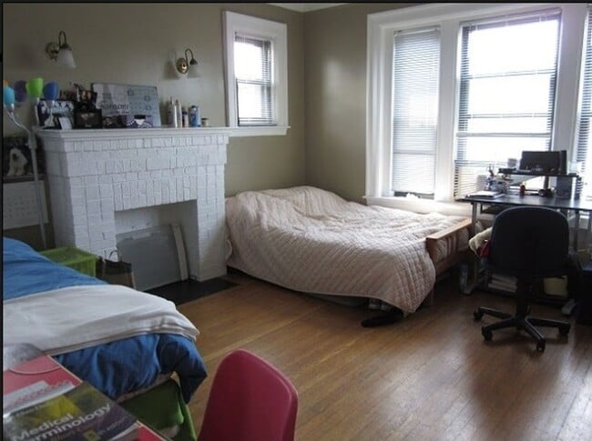 Building Photo - 837 Beacon St
