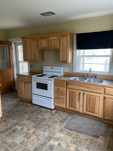 Building Photo - 206 S Higbee St