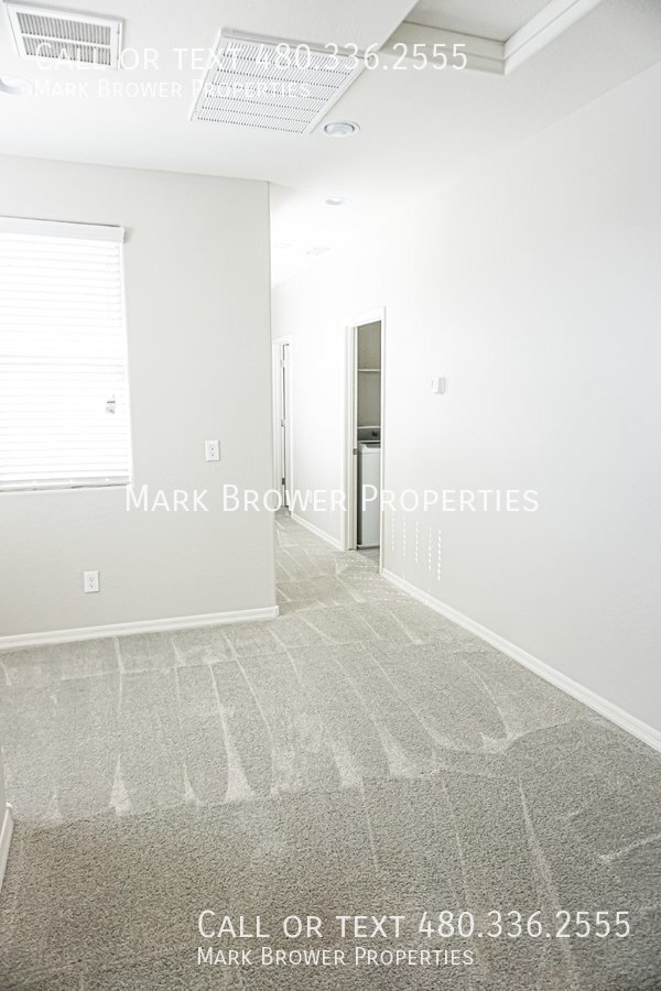 Building Photo - 2268 S Henry Ln