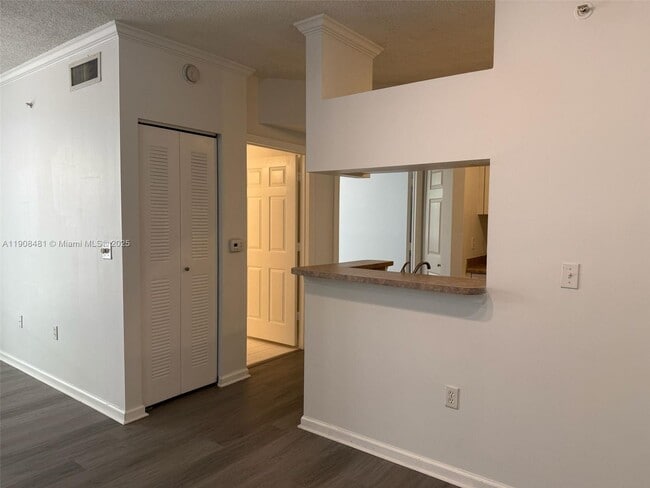 Building Photo - 17100 N Bay Rd