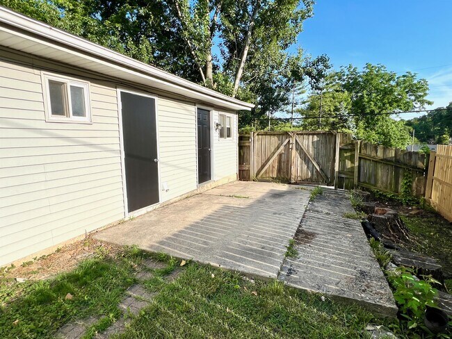 Building Photo - 2304 Imlay Ave