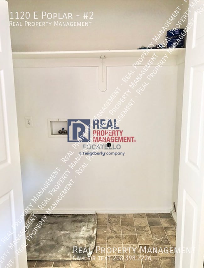 Building Photo - 1120 E Poplar St