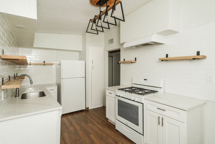 Building Photo - 314 Surrels Ave