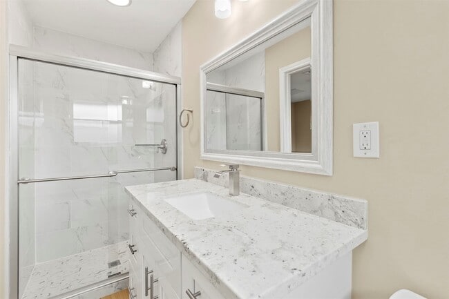 Building Photo - 10615 Clematis Ln