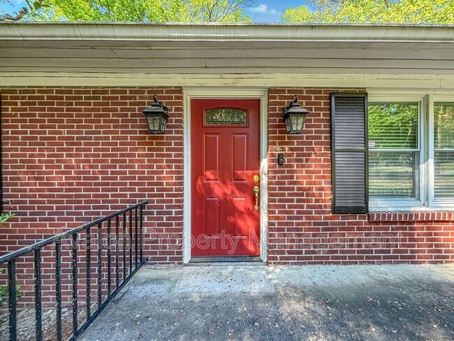 Building Photo - 6058 Harleston Rd NE