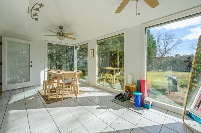 Building Photo - 1223 Settlebench Ln