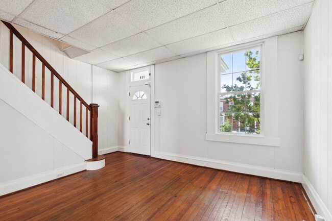 Building Photo - 700 E 36th St