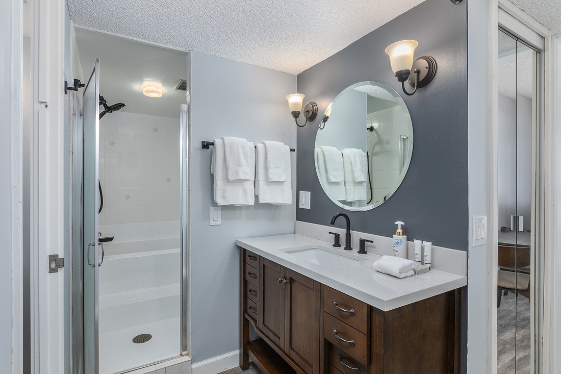 Bathroom with Soaker Tub - 2440 Kuhio Ave