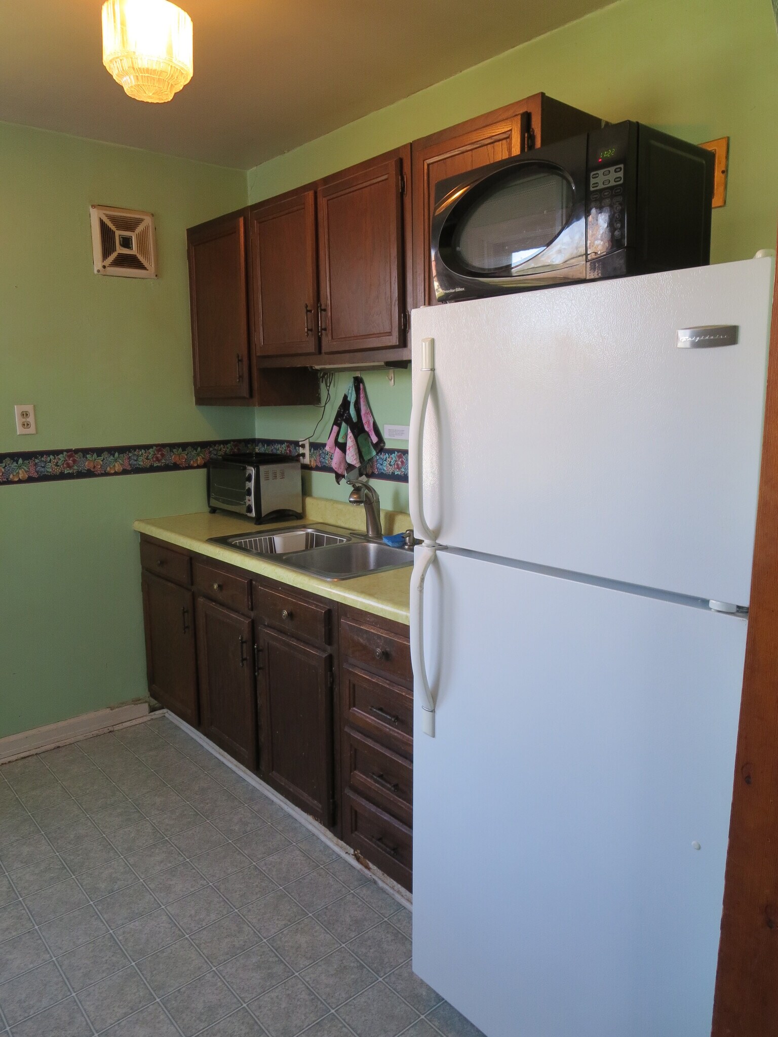 Kitchen. - 22 McGrath St