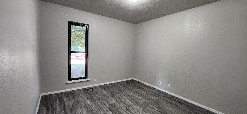Building Photo - 2804 Fairfield Dr