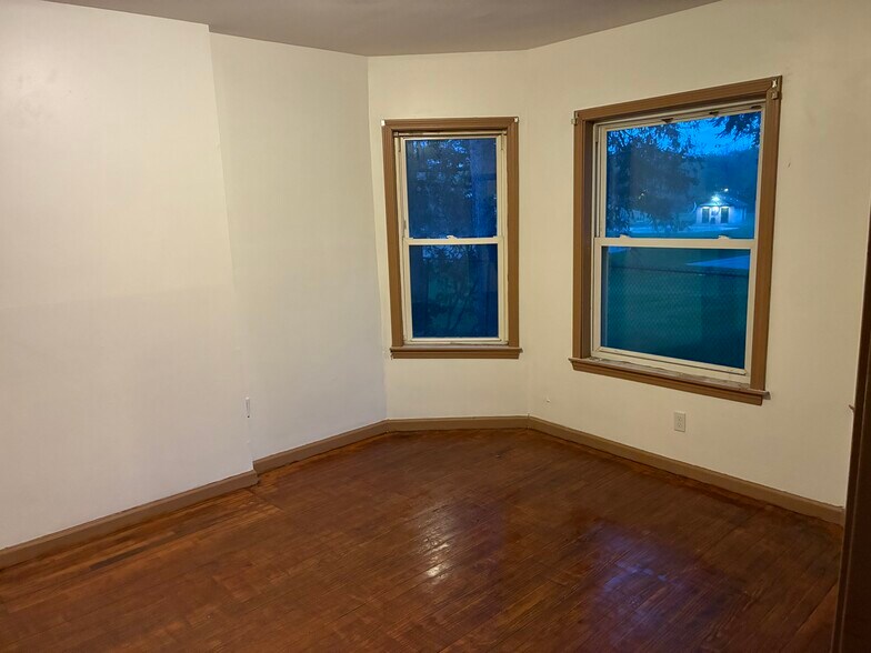 Building Photo - 181 W Housatonic St