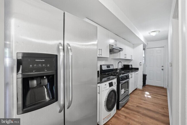 Building Photo - 1701 Montello Ave NE