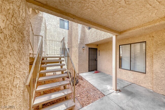 Building Photo - 1937 Scimitar Dr
