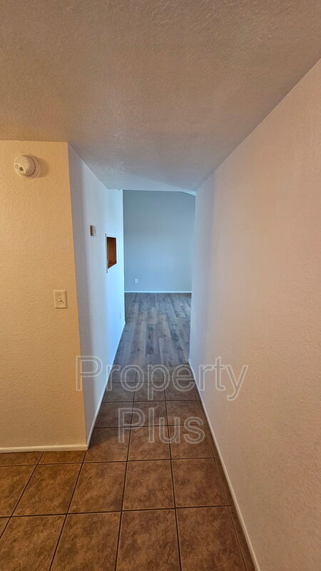 Building Photo - 7550 N 12th St