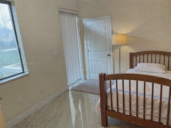 Building Photo - 3301 SW 139th Ave