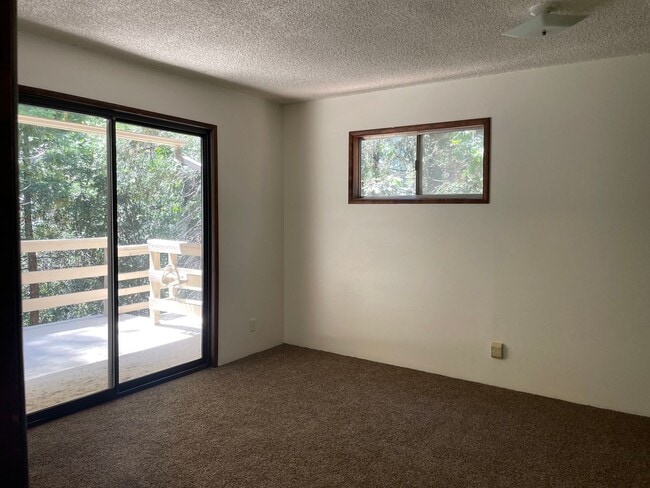 Building Photo - 3 bedroom 3 bath in Crestline.