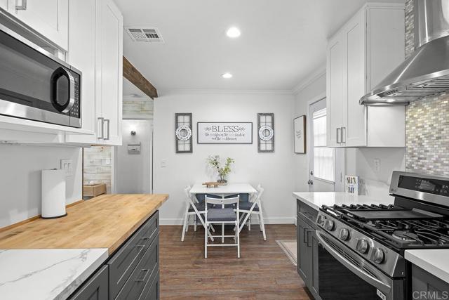 Building Photo - 586 Del Mar Ave