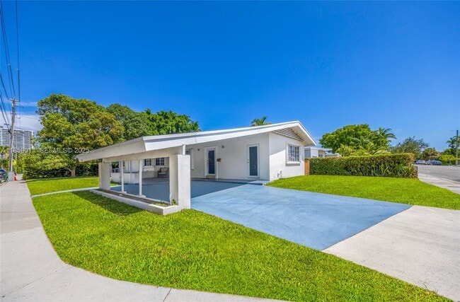 Building Photo - 1700 N Treasure Dr