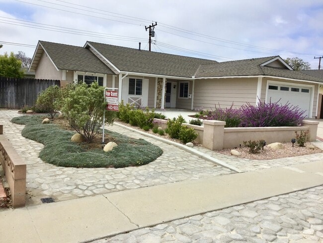 Building Photo - Single Level 3 Bedroom Bliss