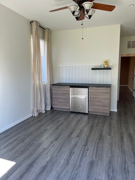 Kitchenette - 12127 W Lone Tree Trl