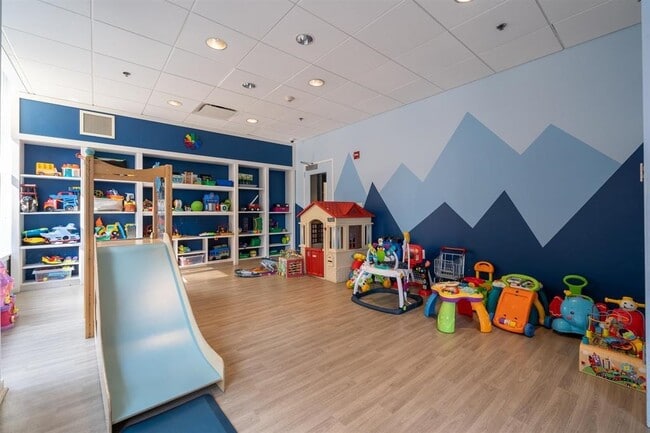 Building Photo - 1025 MAXWELL Ln