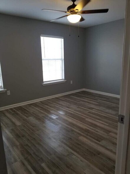 Building Photo - 3 Briarwood Cir