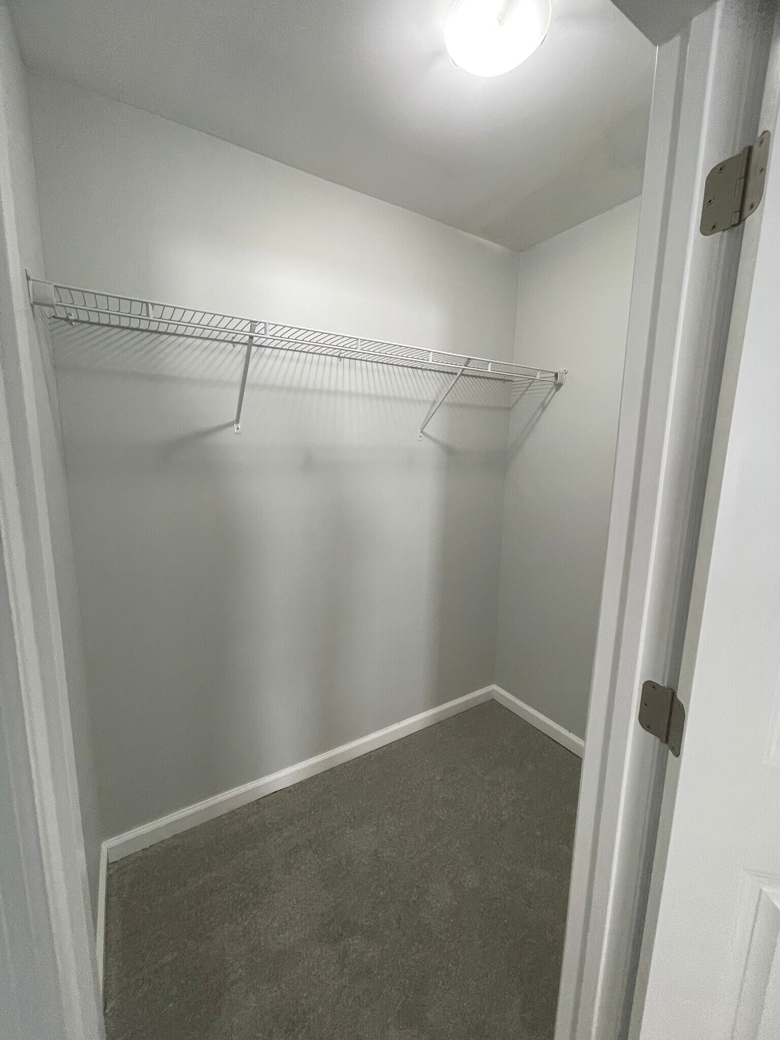 Building Photo - 1605 Villa Cir