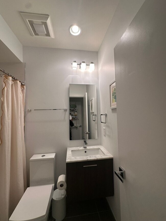 Building Photo - 1 Bedroom, 2 Bath Condo