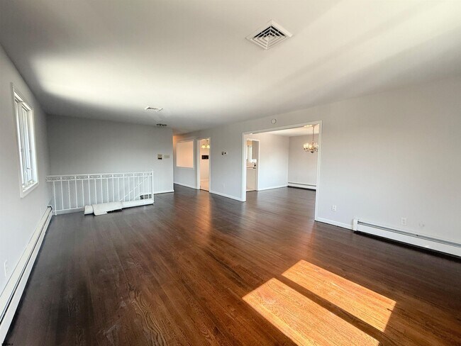 Building Photo - 303 Windsor Dr