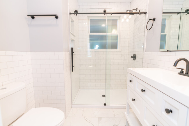 Beautiful brand new bathroom - 60 Starr St