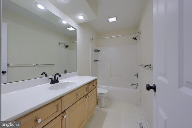 Building Photo - 604 Rockwood Dr